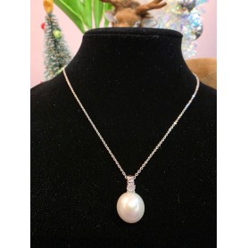 Classic Design Natural White Pearl Pendant Necklace