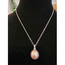 Classic Design Natural White Pearl Pendant Necklace