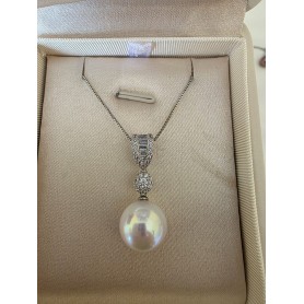 Grand Countess Hanging White Pearl Pendant Necklace