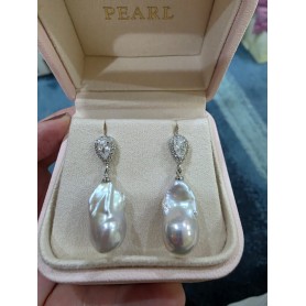 Teardrop Design Natural Baroque Earrings