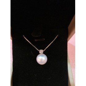 Elegant Capped Natural White Pearl Pendant Necklace