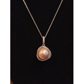 Swirl Euphoria Manta Rose Pearl 17mm Pendant Necklace