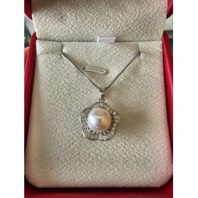 Flower Natural White Pearl Pendant Necklace